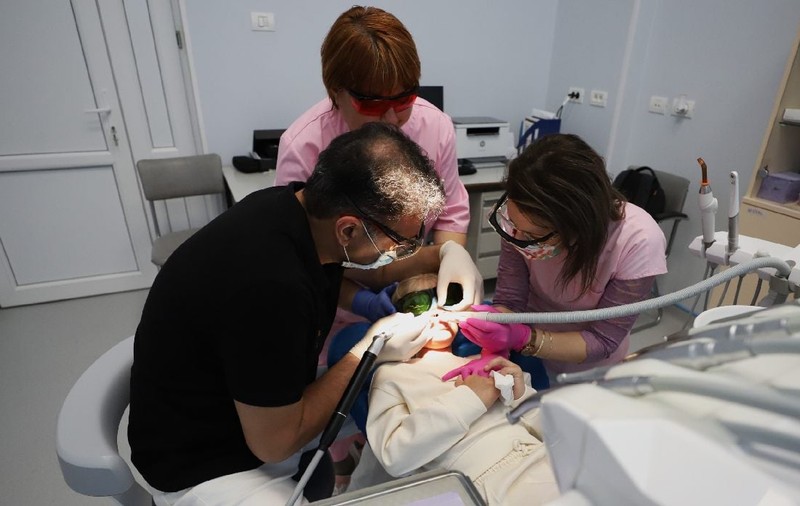 Prima fetiță operată „fără durere” și fără anestezie și care are un zâmbet nou-nouț, premieră în Ambulatoriul Spitalului Grigore Alexandrescu