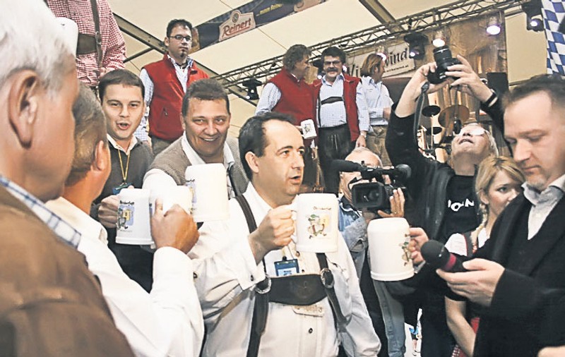 Mii de braşoveni s-au distrat la Festivalul Berii