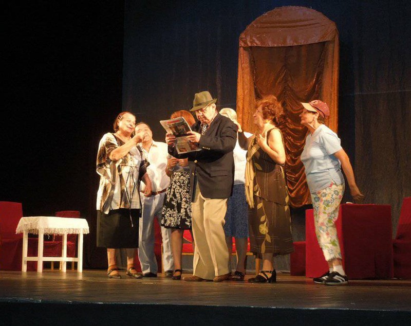 REPORTAJ/ S-au apucat de teatru abia la vârsta a treia. ”Cutezătorii”, trupa pensionarilor din Craiova