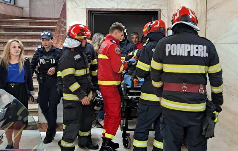 Imagine surprinsă la puțin timp după ce liftul în care erau 7 persoane s-a prăbușit pe 21 mai în Palatul CFR din București