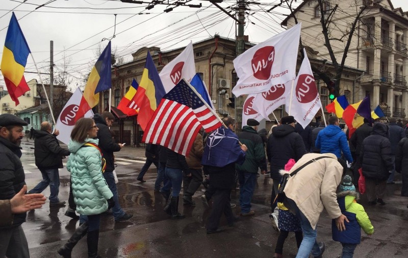 Marș pentru unire la Chișinău. Peste 3.000 de oameni au ieșit în stradă| FOTO&VIDEO