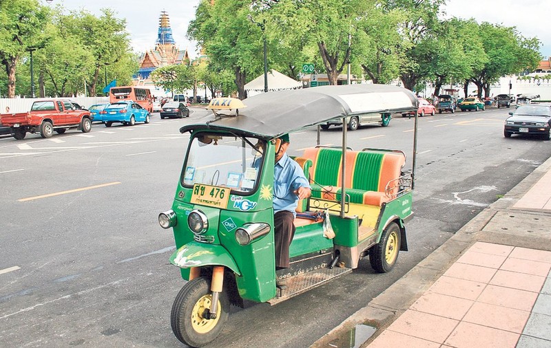 Nu are astâmpăr! Aventură în tuk-tuk | FOTO