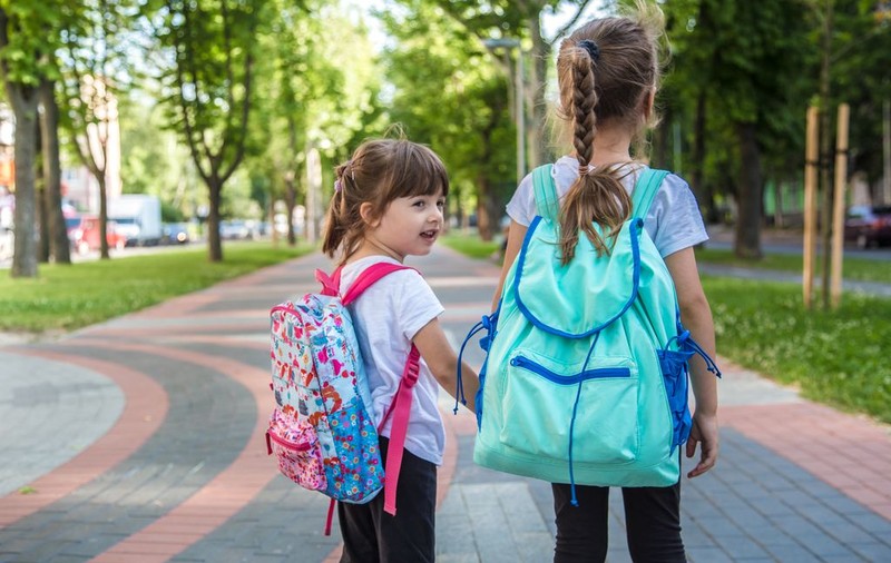 Cum poate ajuta terapia fizică la tratarea și prevenirea scoliozei la copii