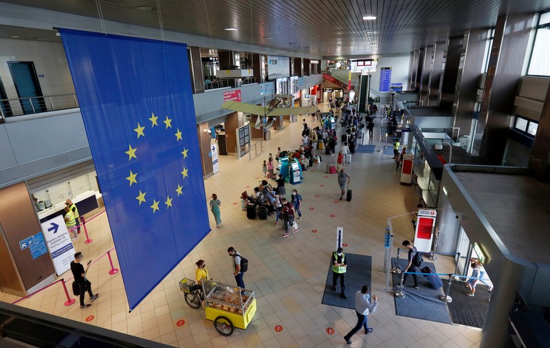 Fost director al Companiei Aeroporturi Bucureşti, trimis în judecată de DNA în dosarul cu mită de 22 milioane de euro la Aeroportul Otopeni