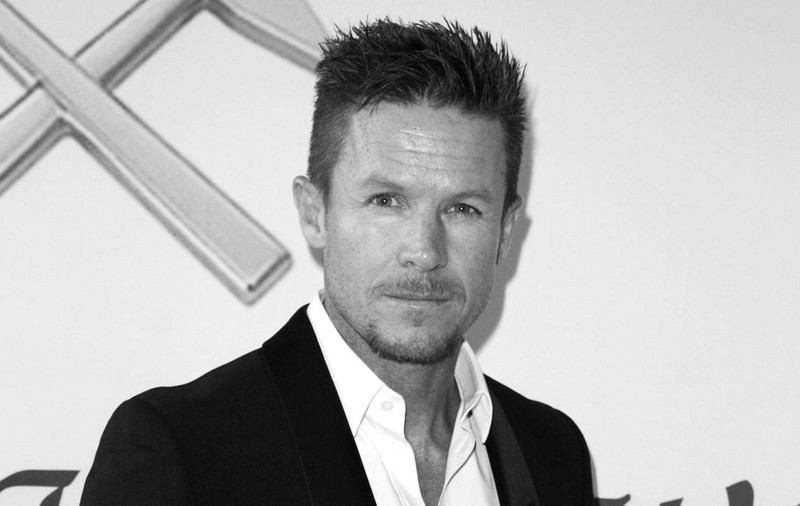 Singurele imagini de la înmormântarea lui Felix Baumgartner. Un spectacol aerian privat a fost organizat în memoria lui
