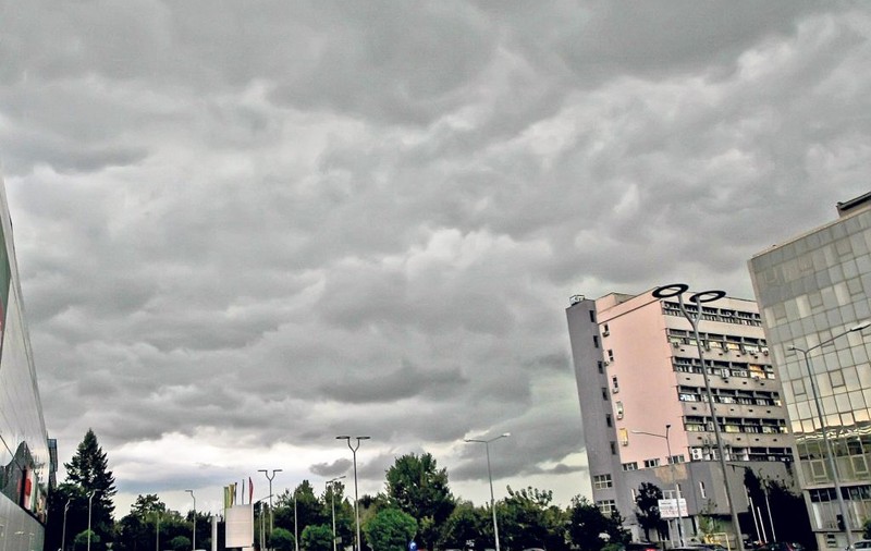 EXCLUSIV | De la ruşi a venit ploaia! Am stat o lună sub un plafon de nori provocat artificial de «Ursul de la est»