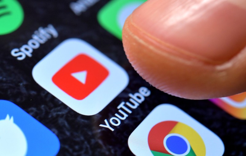 Guvernul a adoptat un proiect care permite CNA să supravegheze YouTube și alte platforme video similare