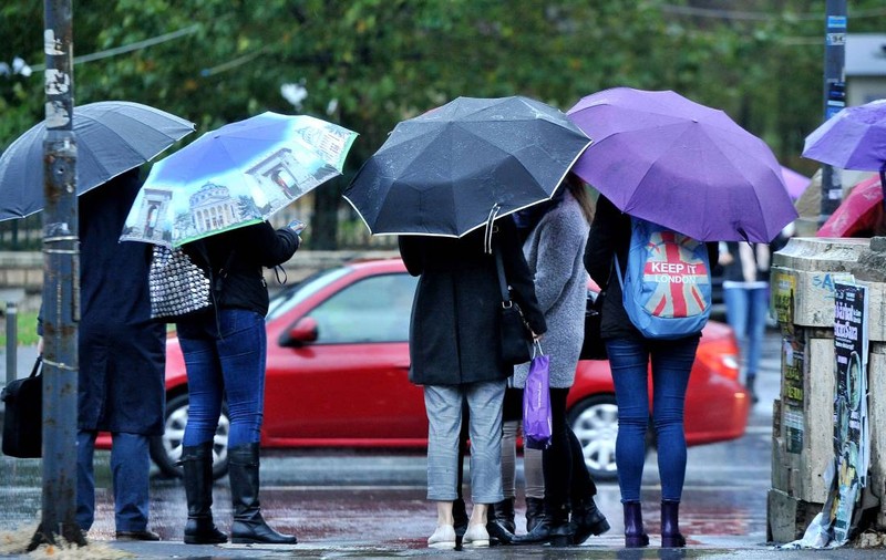 Codul roșu de ploi închide și universitățile din București. Lista facultăților unde cursurile sunt suspendate