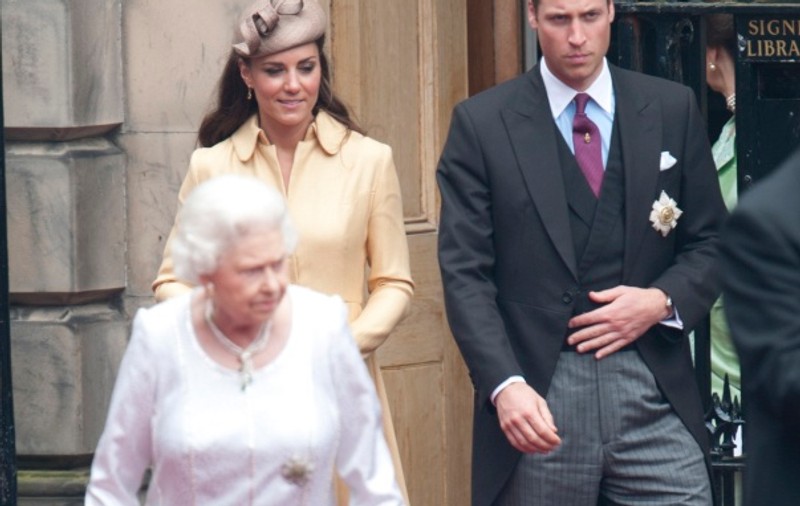 Kate Middleton a primit o VESTE DUREROASĂ de la Regina Elisabeta a II-a