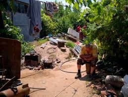Una dintre primele imagini din interiorul curţii lui Dincă, în dimineaţa de 26 iulie