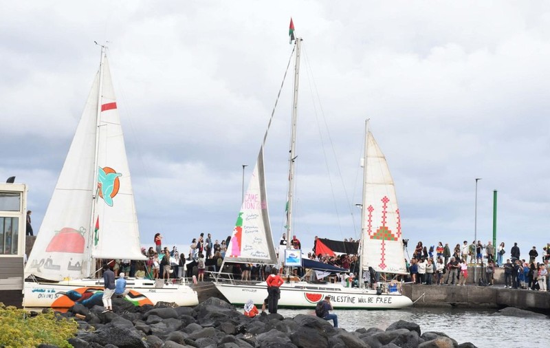 O flotilă cu zece nave pline ochi cu ajutoare umanitare a plecat spre Gaza din Sicilia: „Spargem asediul ilegal și ucigaș al Israelului” 