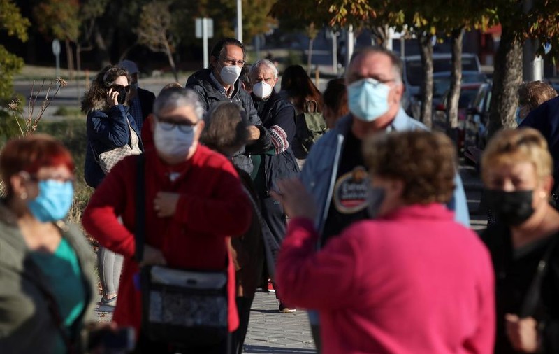 Madridul se va închide timp de 10 zile la începutul lunii decembrie pentru a evita răspândirea virusului. Ce măsuri mai anunță autoritățile