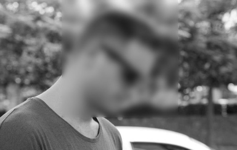 Un alt cântăreț de la noi și-a facut implant de păr: "Acum sunt Harry Potter"