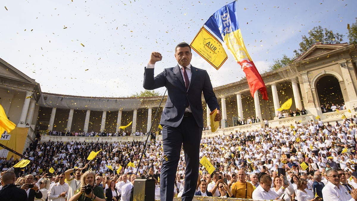 Presedintele AUR, George Simion, reactioneaza in timpul evenimentului de lansare a candidatilor Aliantei pentru Unirea Romanilor (AUR) la alegerile parlamentare, la Arenele Romane, in Bucuresti, duminica, 22 septembrie 2024.