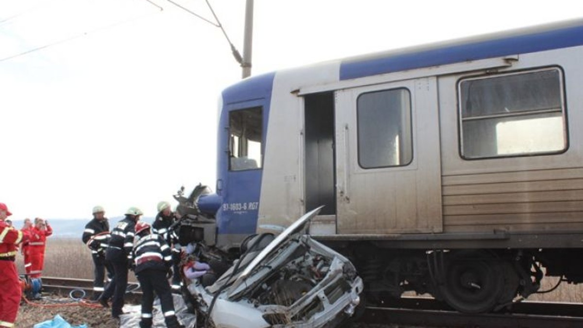 Mașină lovită de tren în Satu Mare