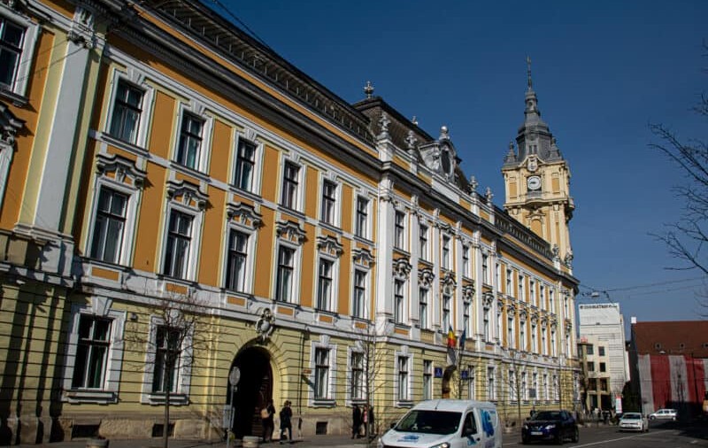 RESTRICȚII de căldură în Primăria Cluj-Napoca. Program de încălzire de 6,5 ore. Angajați RĂCIȚI