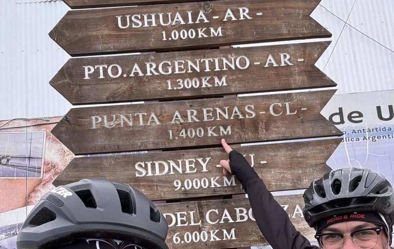 Doi bărbați din Cluj au mers pe biciclete până la „capătul lumii”, în Ushuaia, Argentina
