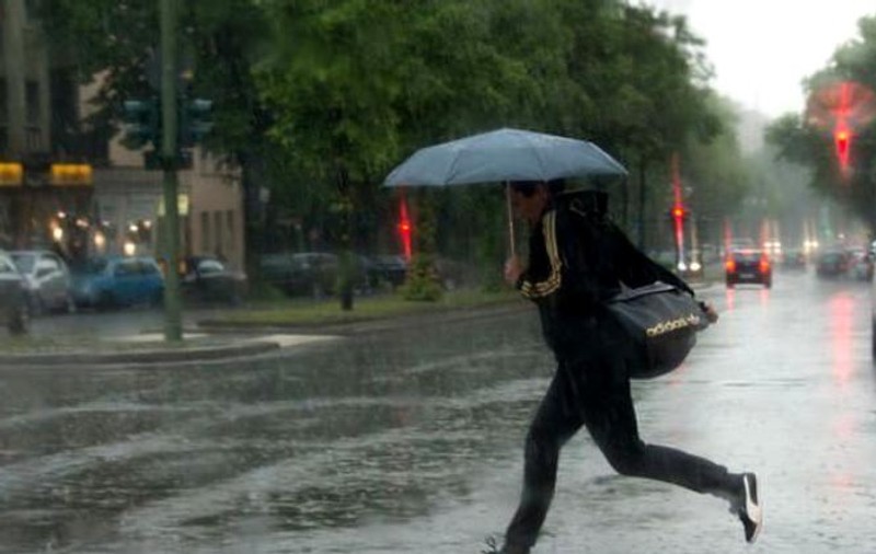 COD GALBEN de furtună în București. Avertizarea e valabilă până la ora 19:00