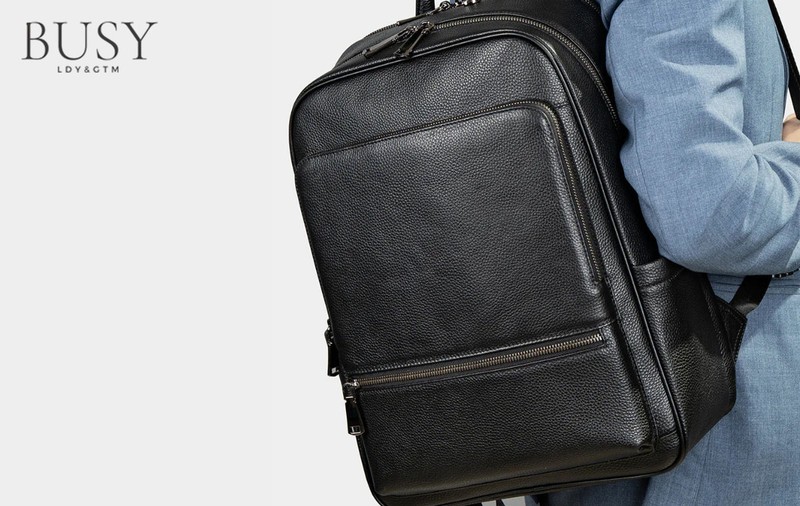 Bărbații cu stil poartă rucsac din piele naturală. Găsești la Busyman.ro produse din piele naturală