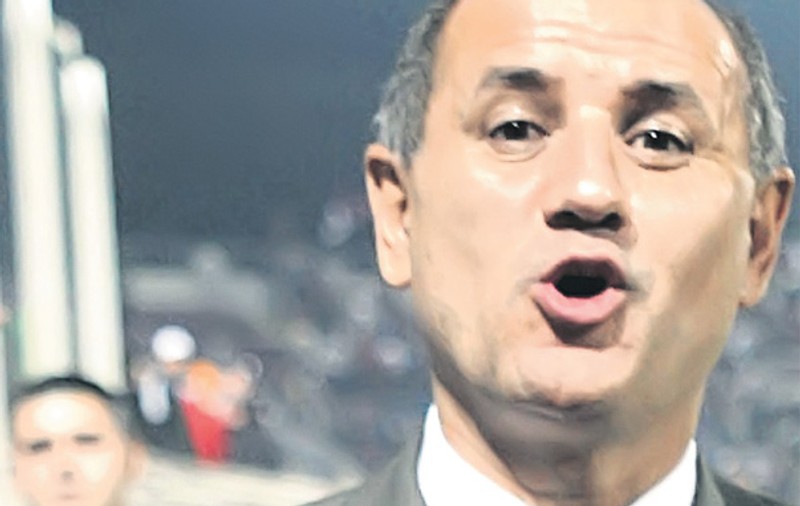 NU O SĂ-ŢI VINĂ SĂ CREZI cum l-a trecut GEORGE COPOS pe GIGI BECALI în agenda telefonică. O SĂ RÂZI ÎN HOHOTE!