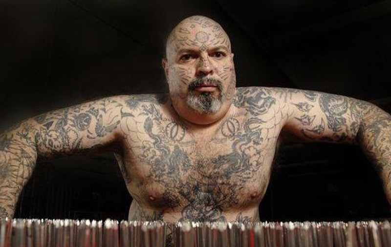 El e cel mai tatuat avocat din lume