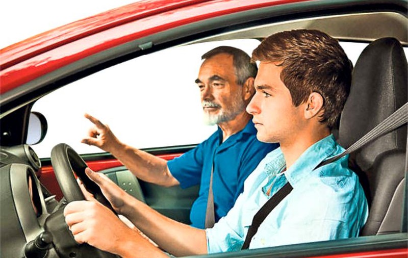 Programarea la traseu pentru obținerea permisului auto în județul Ilfov durează două-trei luni. „O să uit ce am învățat până atunci”