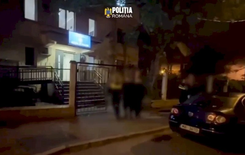 Bătaie cu ciocanul de șnițele în stradă, în București. Agresorul a fost reținut