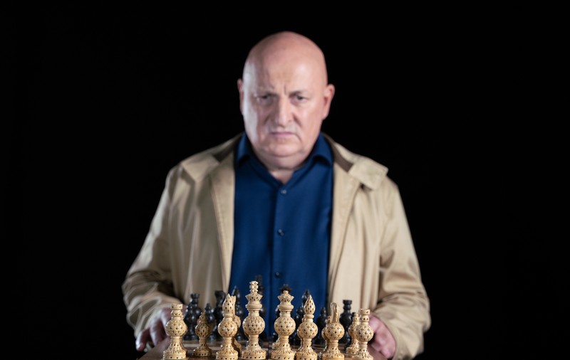 Bebe Cotimanis a avut o experiență dureroasă cu Jesús del Cerro, regizorul serialului "Vlad". L-a picat la casting, iar acum lucrează împreună!