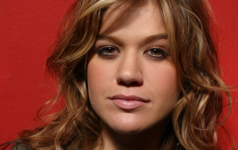 Kelly Clarkson, despre Adele: "Vreau s-o pocnesc peste faţă"