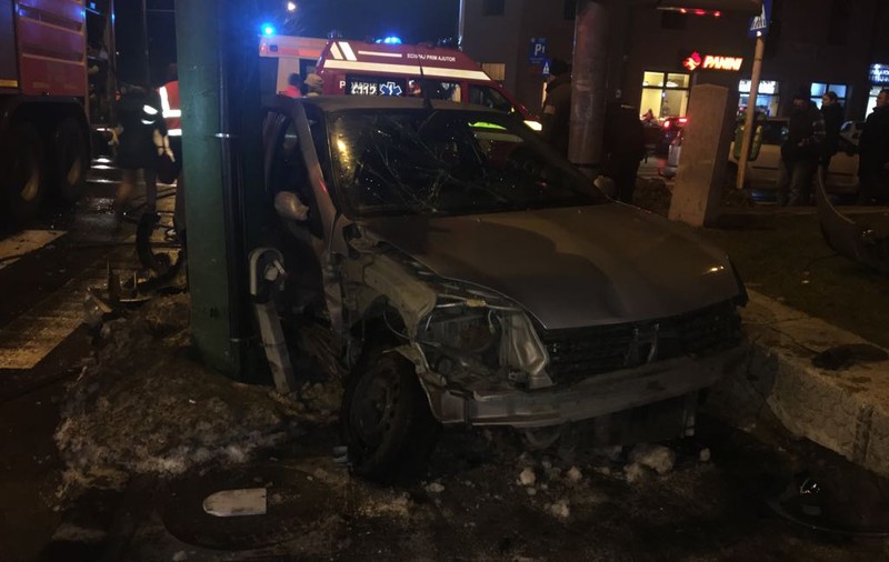 Accident cu şase victime, dintre care doi copii, la Braşov. Mașină proiectată într-un grup de pietoni