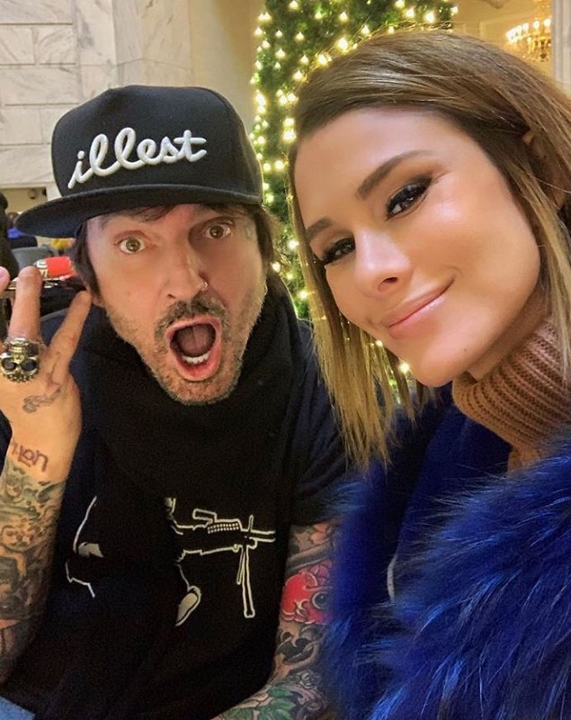 FOTO | Tommy Lee, fostul soț al Pamelei Anderson, s-a căsătorit. Cât de sexy este soția rockerului