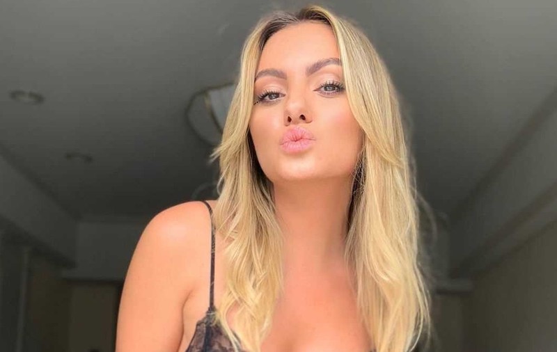 Alexandra Stan a încins atmosfera. Iluzia optică a stârnit reacții neașteptate. Toți au crezut că s-a pozat goală