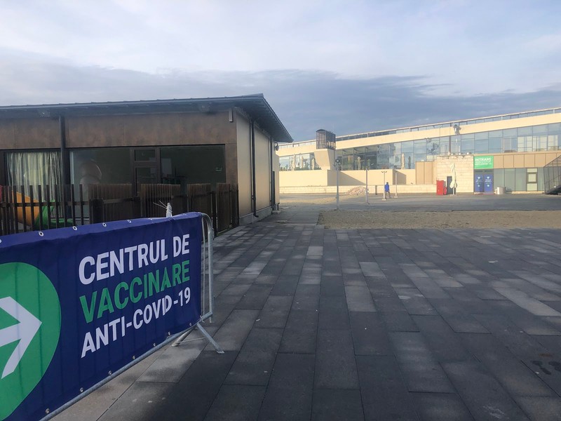 Una din intrările centrului de vaccinare din Timișoara