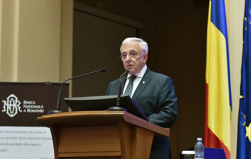 Guvernatorul Mugur Isărescu invită la calm în fața avalanșei scumpirilor: „Mai bem un ceai de tei. Eu am băut”