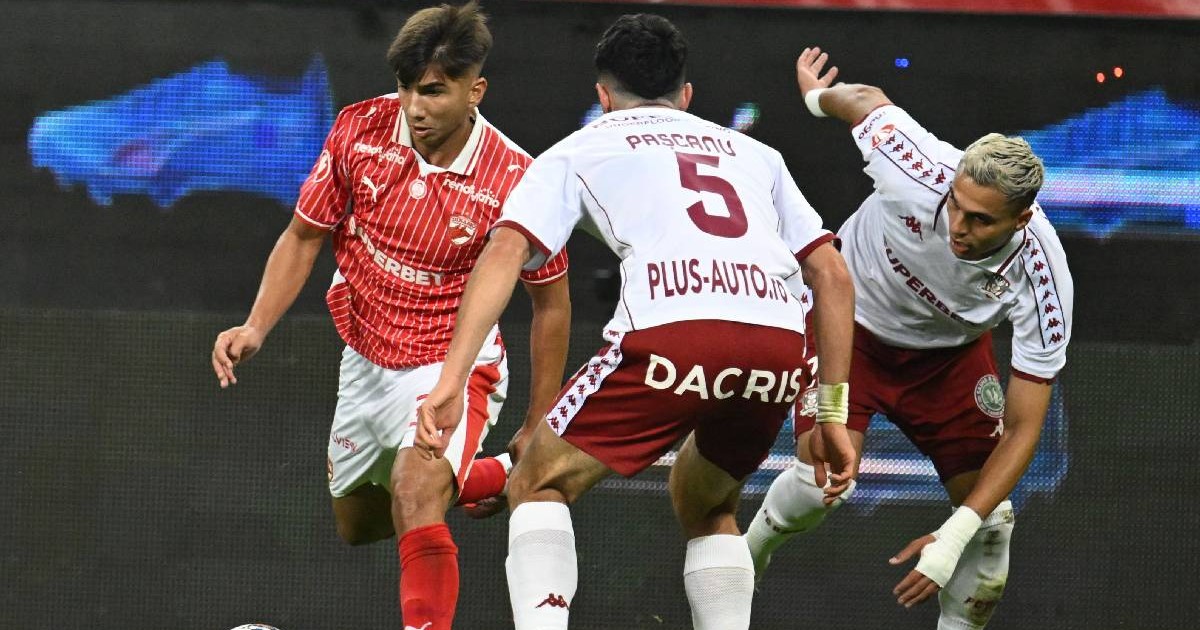 Alexandru Marian Musi si Cristian Marian Manea in meciul de fotbal dintre Dinamo Bucuresti si Rapid Bucuresti, din cadrul Superligii Superbet, desfasurat pe Arena Nationala din Bucuresti, duminica 19 octombrie 2025.
