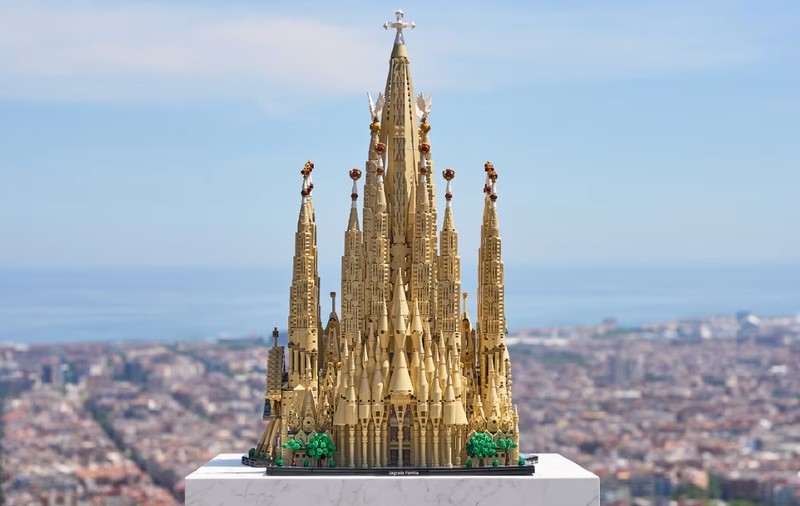 Lego lansează cea mai complicată machetă, un gigant de peste 12.000 de piese pentru Catedrala Sagrada Familia