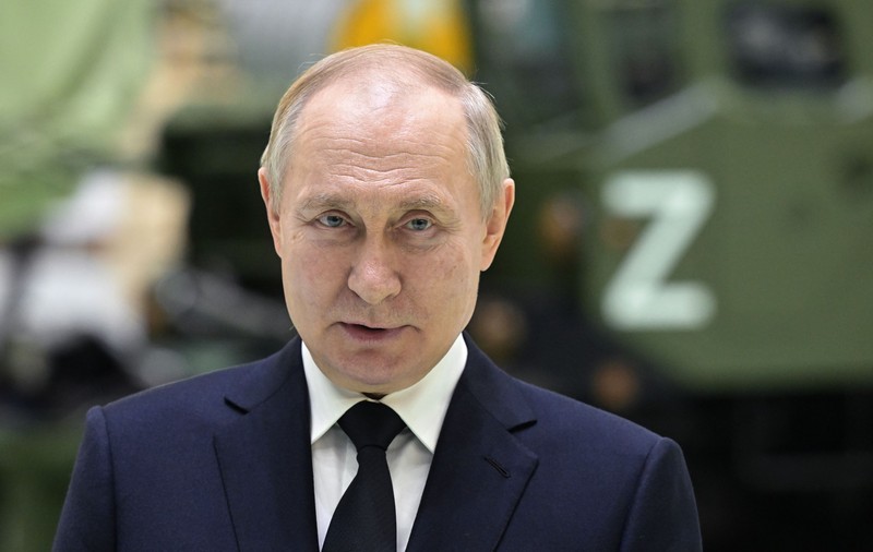 Tronul Străbunilor, complotul Big Pharma & cruciada lui Putin. De ce teoria conspirației e principala armă în războiul hibrid dintre dictaturi și lumea liberă