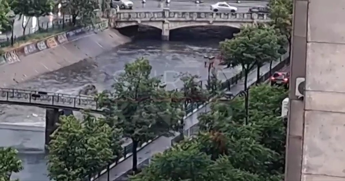 Caseta de colectare a apelor uzate de pe Dâmbovița a refulat.