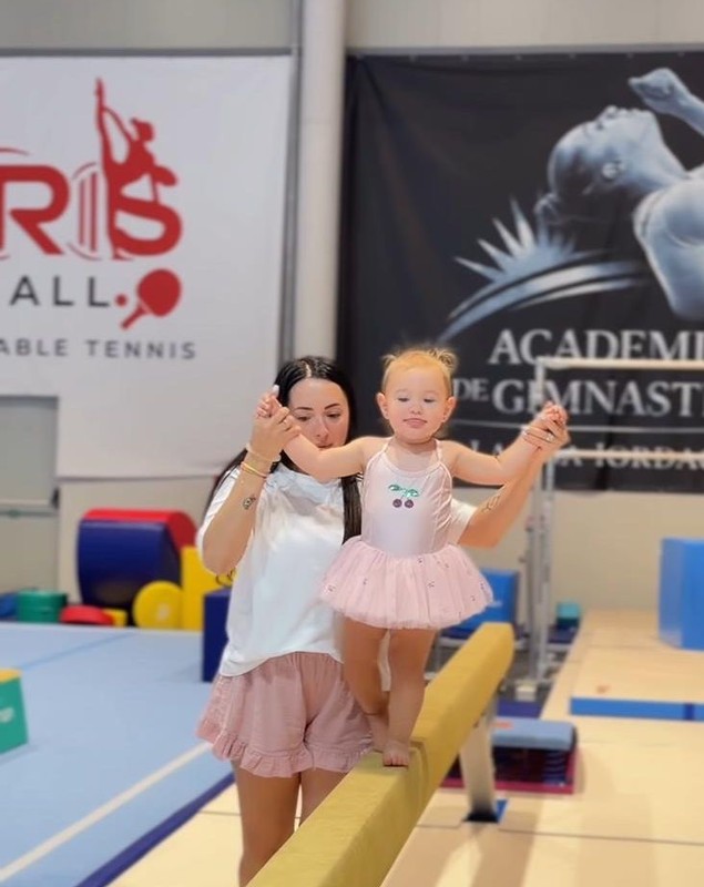 Larisa Iordache, imagini adorabile cu fiica ei pe bârnă: „Pas cu pas, descoperim bucuria mișcării”