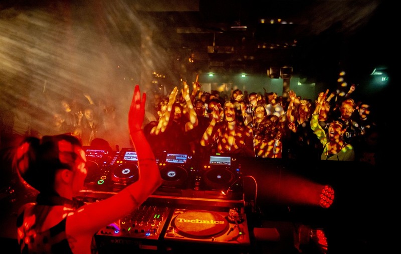 Aproape 1.000 de persoane, infectate cu Covid, după un festival de muzică din Olanda