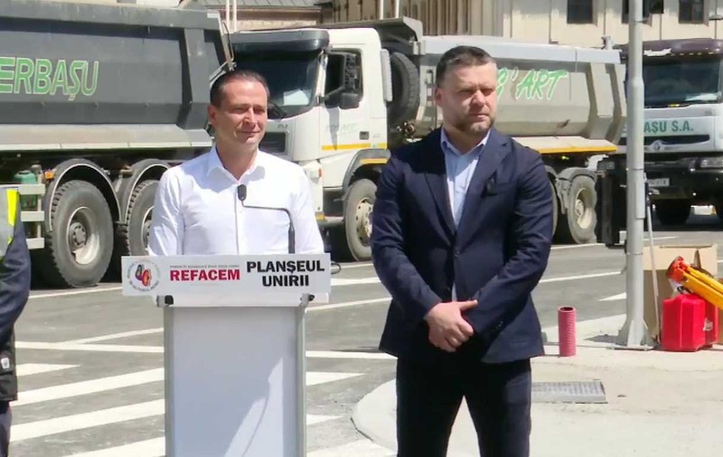 Circulația se redeschide pe o porțiune din Piața Unirii și se pregătește conectarea tramvaielor 32 și 21, anunță Daniel Băluță și Ciprian Ciucu pe șantierul Planșeul Unirii