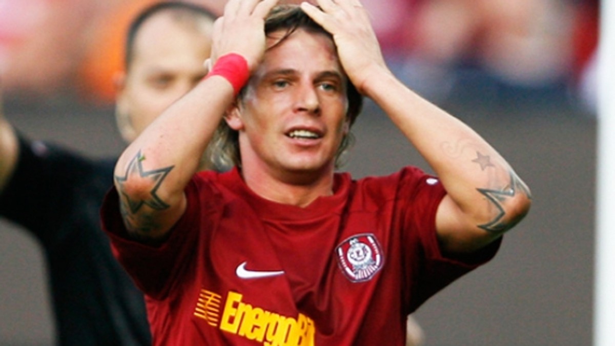 Cum l-a umilit Christoph Daum pe Ciprian Deac. Mijlocașul de la CFR Cluj s-a luat cu mâinile de cap când a auzit explicația lui Christoph Daum