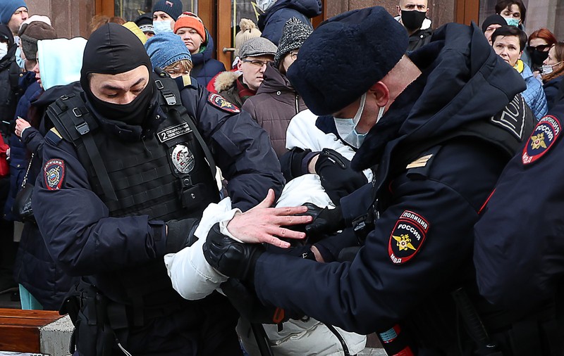 EXCLUSIV. Avertisment pentru români al unui important profesor rus bătut la manifestații: „Ţările din fostul bloc sovietic vor urma, dacă Putin va avea succes în Ucraina”