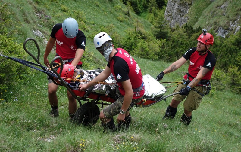 Intervenții pe munte, în prima zi de Paște. Patru persoane au ajuns la spital, după ce au fost salvate