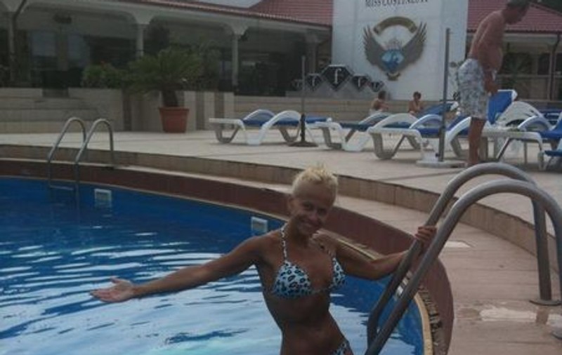 Anda Adam tânjeşte rrrău după soare! De dor de vară, ne aminteşte cum arăta în costum de baie. Hot sau nu?