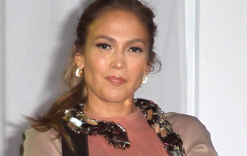 Jennifer Lopez are o pasiune ciudată pentru şerpi! Iată rochia cu care a şocat!