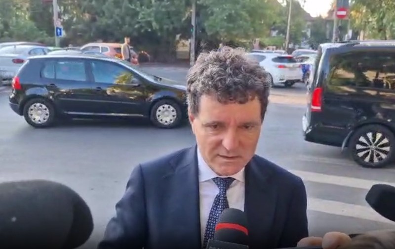 Nicușor Dan și-a dus fetița la școală, dar nu participă la festivități în calitate de președinte, ci de părinte: „Nu am vrut să sfidez”