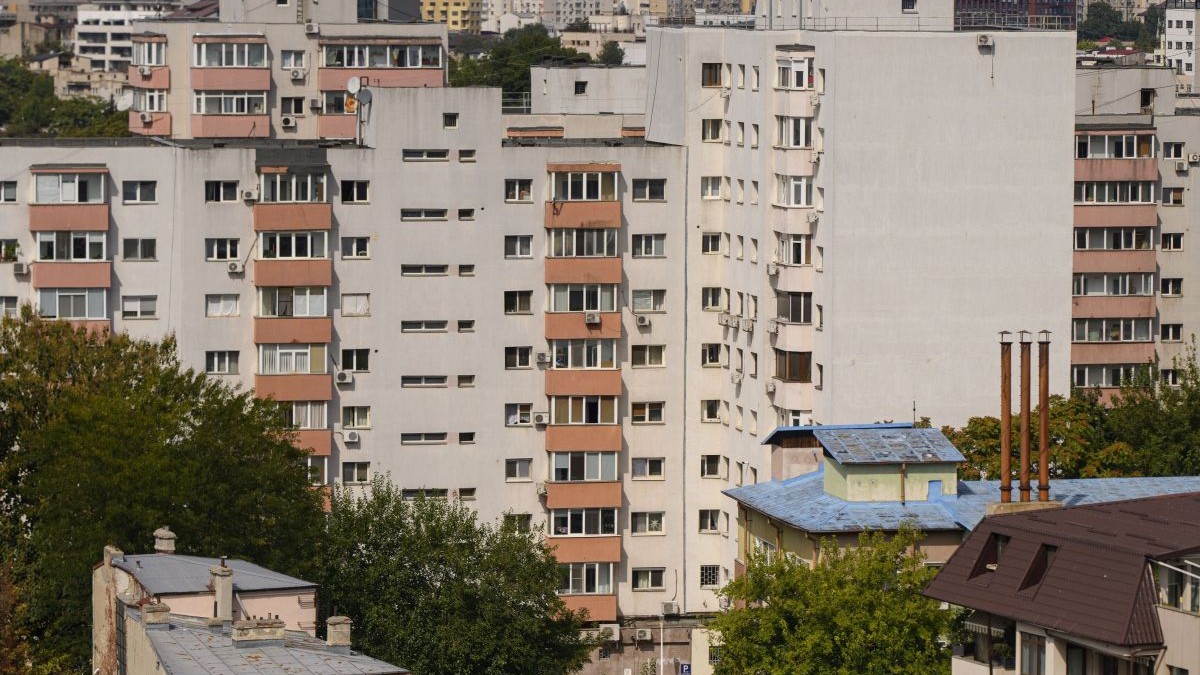 Imagine aeriană a unor blocuri din București, septembrie 2024