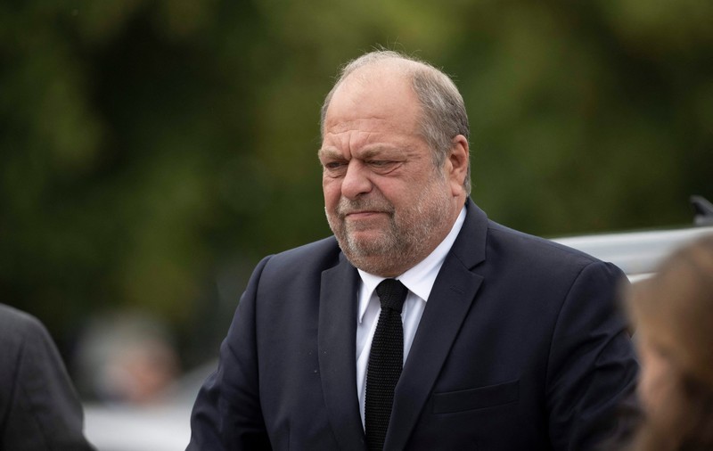 Ministrul francez al justiției, la finalul unei conferințe de presă: „Niciuna dintre jurnalistele care m-au intervievat nu era topless. Nu a fost destul de cald?”