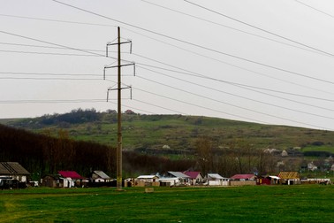 Casele din Dallas se înşiră până departe pe câmpurile de lângă Iaşi